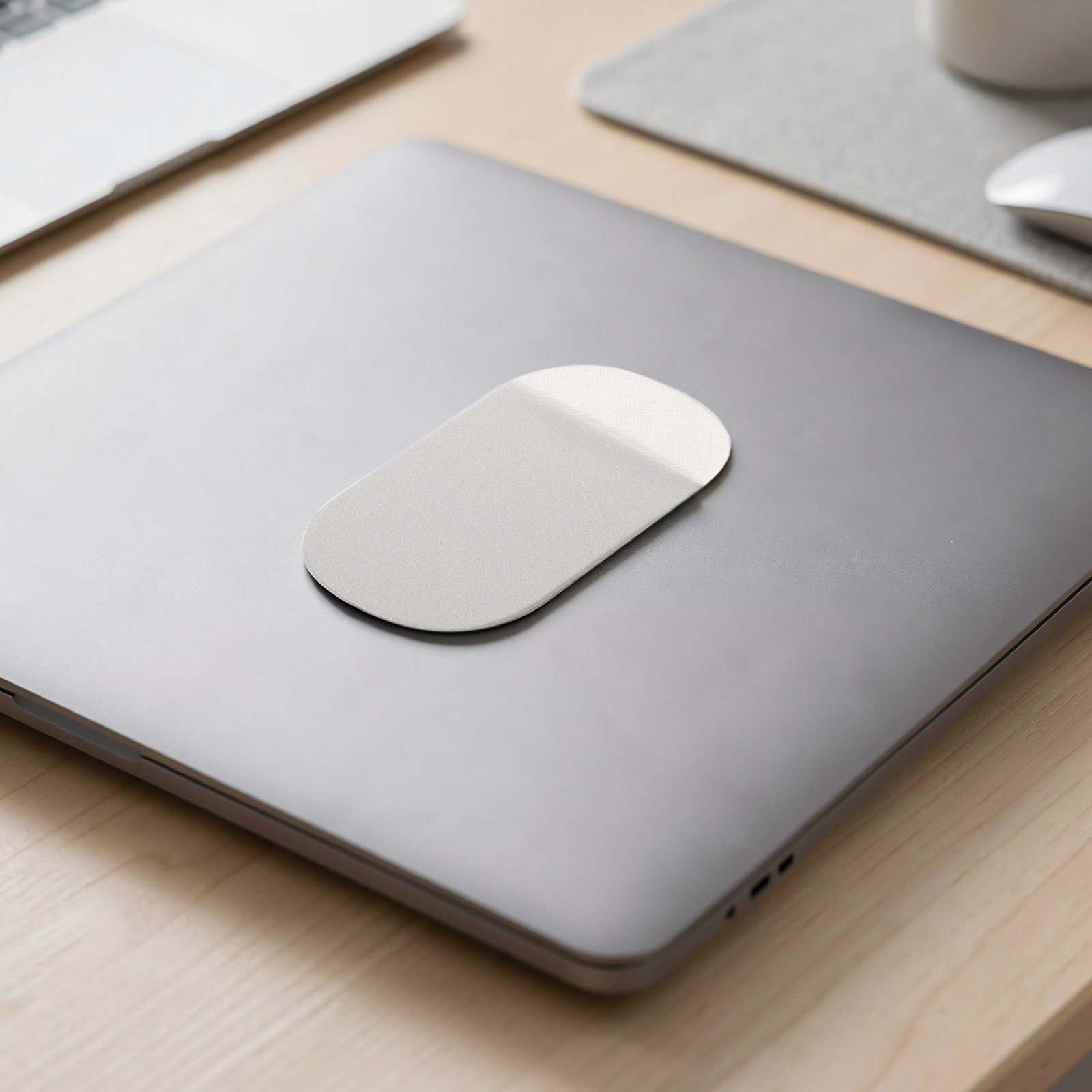 Custodia Adesiva Portatile per - Tech Accessories For Laptop recensione e prezzo